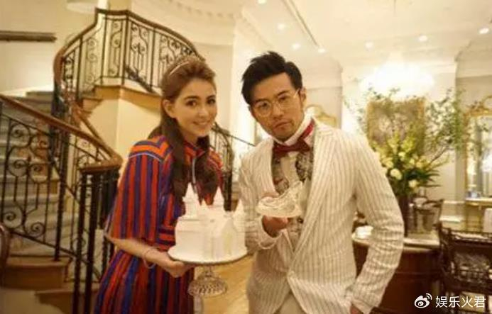 8月12日,周杰伦为昆凌庆生,两人搂肩合影画面十分温馨甜蜜