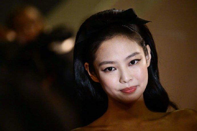 jennie戛納電影節紅毯生圖