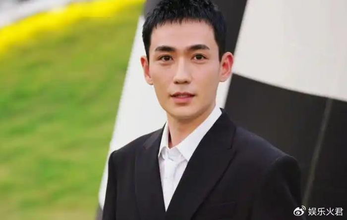 朱一龙,凭借《负负得正》中的精湛演技,再次提名金莲花最佳男主角
