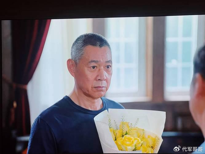 69岁张丰毅近况曝光!二婚娶小11岁美女老师,如今坚持丁克成人生赢家|霍凡|人民的名义|硬汉|荧幕|自律_新浪娱乐_新浪新闻