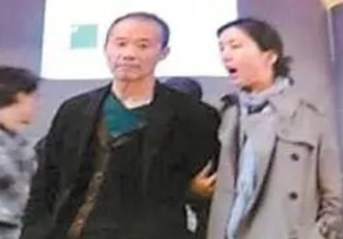 揭秘42岁田朴珺与大30岁王石离婚真实内幕|娱乐负面|文章|求婚|女儿|和田_新浪娱乐_新浪新闻