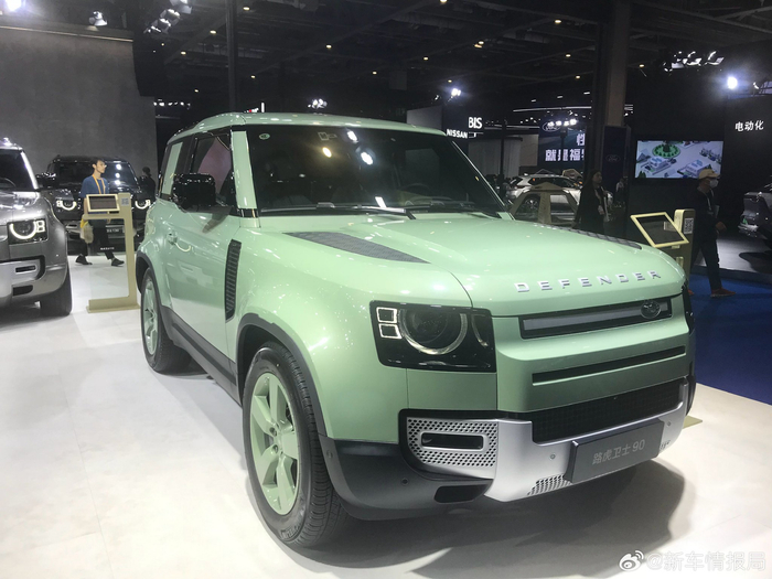 这辆够绿的路虎卫士90,还挺有户外感的.75周年版 格拉斯米尔绿