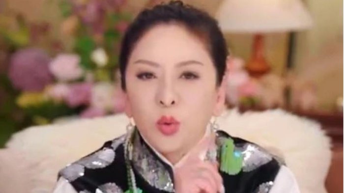 向太说不要轻易向外借钱，钱借出去那一刻，你可能就会多一个仇人