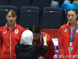 日本女排颁奖全程黑脸！终局10-2被逆转有人想哭 日媒：心理被击溃了