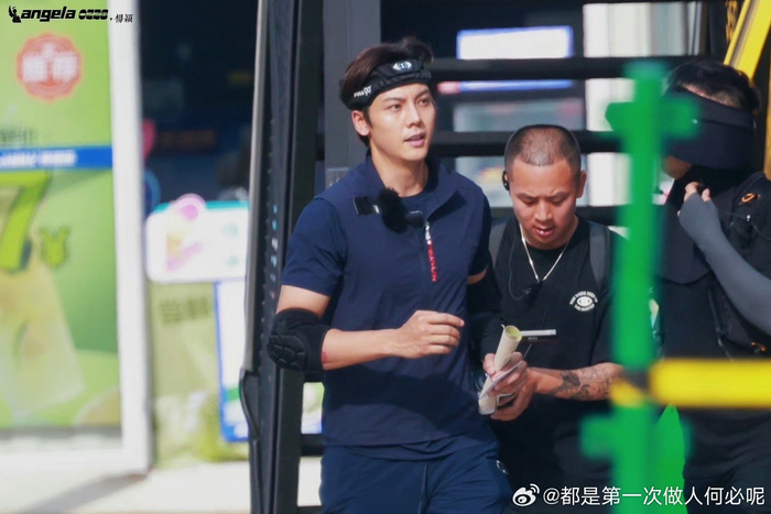 angelababy站姐发了其前男友陈伟霆的图