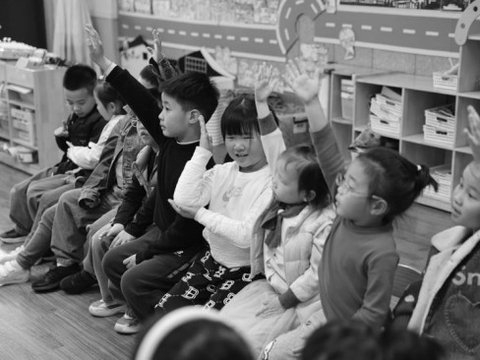 全方位构建生育友好型社会