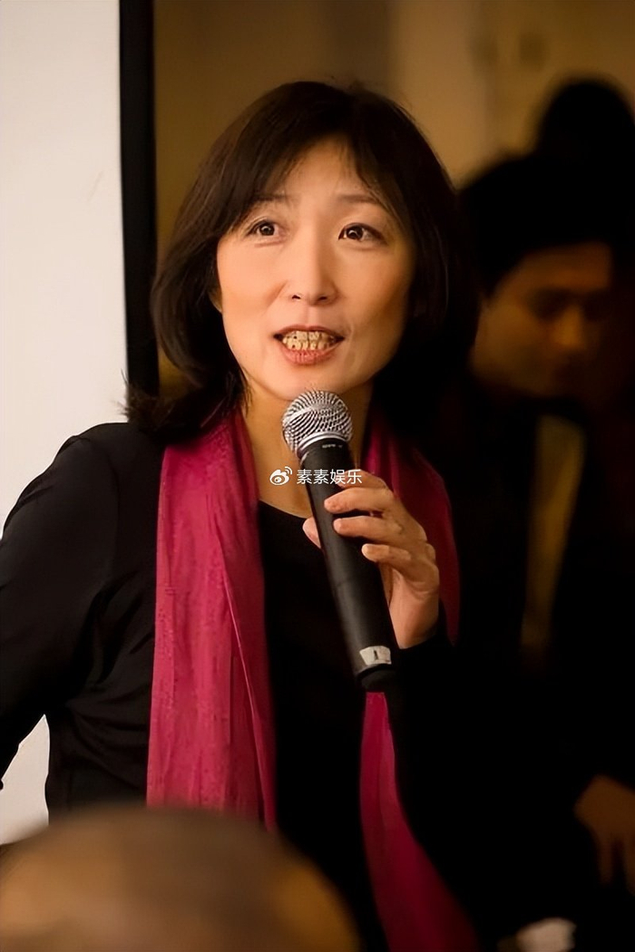 音乐人郑华娟因病去世,享年60岁,德国老公和亲友悲痛送别|音乐人