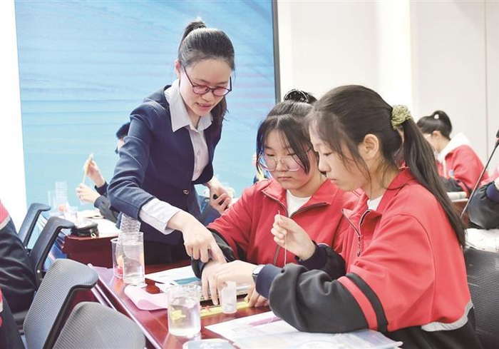 市委书记孙大军在吕梁一中调研,市委常委,秘书长,统战部长田安平,市