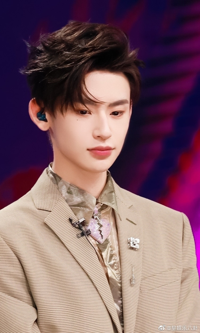 小鬼王琳凯微博粉丝突破1300万从实力Rapper——新晋偶像——原创音