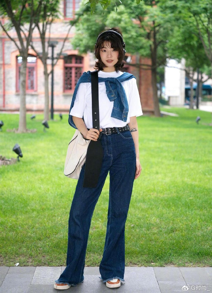 夏天,穿牛仔裤很百搭,不过要"选对了穿法"才会更加时髦高级