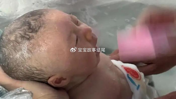 宝宝多久洗一次澡，不是1天也不是2天，医生说出实话