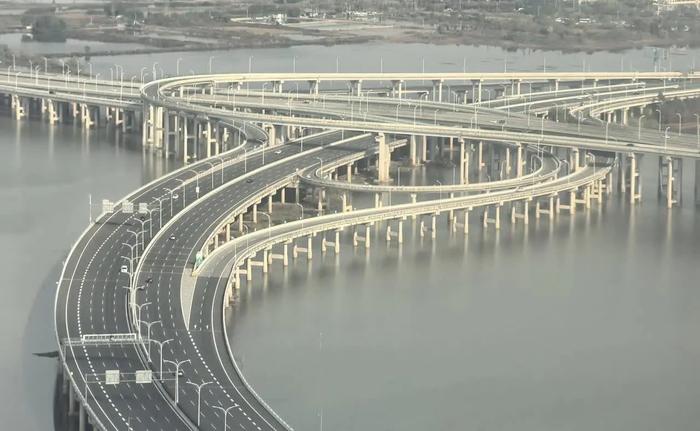 武汉天河机场附近的水上立交桥真是壮观