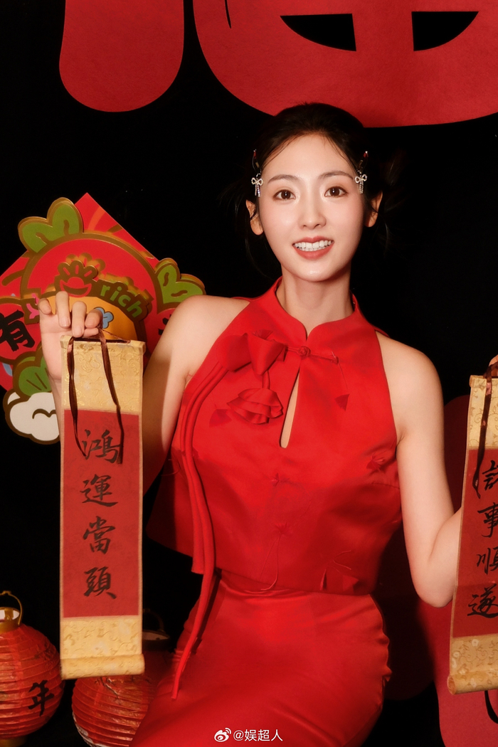 邢菲真的好大的福气啊!过年氛围感这不就狠狠拿捏住了