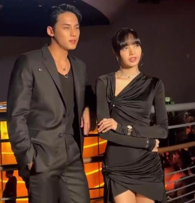 lisa和男爱豆互动,两人显得很般配,网友感叹,可惜她有传闻男友|金珉奎