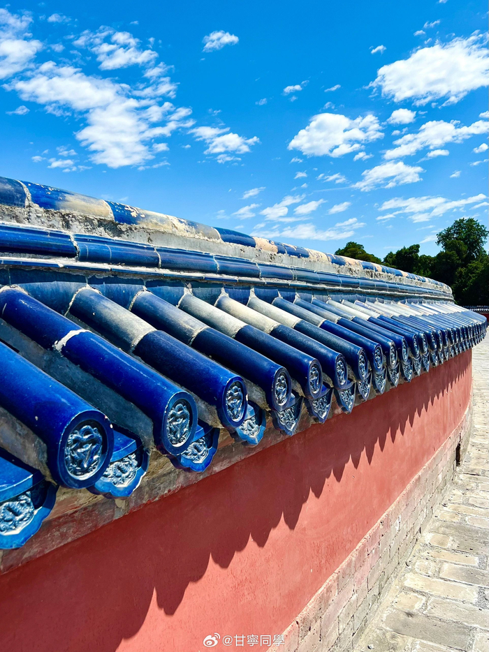 红墙蓝瓦,片片祈年__财经头条