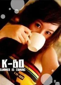 而且崔菲菲是一个非常努力,喜欢尝试各种曲风的歌手,她还曾经和许嵩