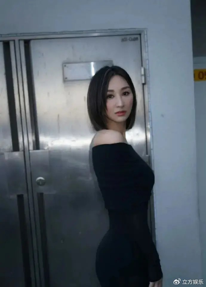 高海宁短发长裙拍摄大片 自然野性气质尽显|高海宁|野性|气质_新浪