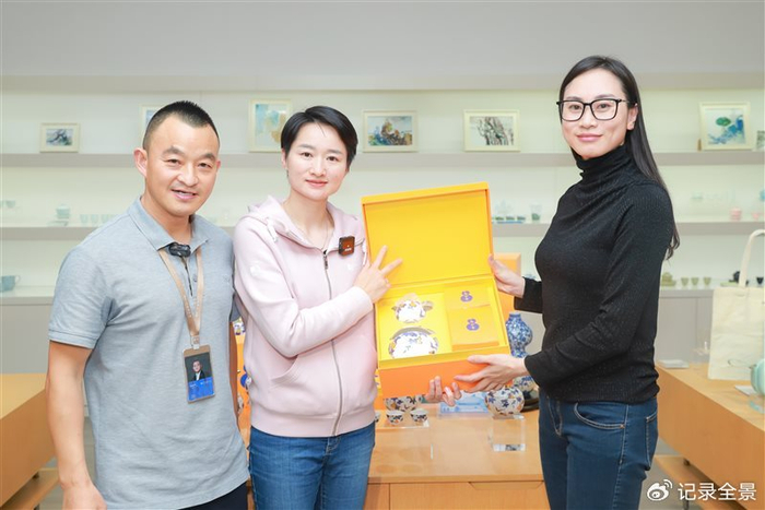 奥运冠军吴静钰"代言"故乡城市礼物|吴静钰|景德镇|牛文_新浪新闻