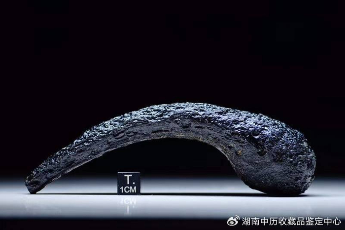 拍卖会上的玻璃陨石价格|哑铃|陨石|纽扣_新浪新闻