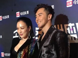 钟丽缇张伦硕 太甜了叭！老婆衣服一定要穿好才能拍照