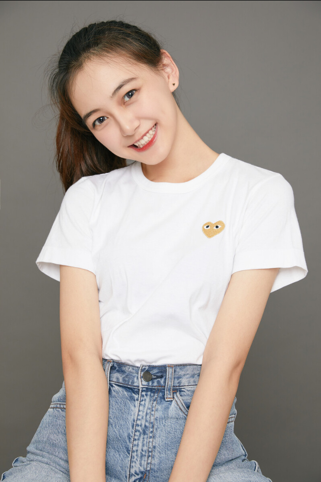 女生自拍怎么拍才好看8个姿势帮你自拍自然且漂亮