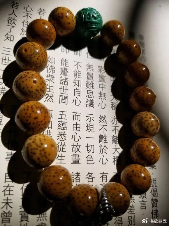 文玩物件到底为什么会包浆,包浆又是什么呢?
