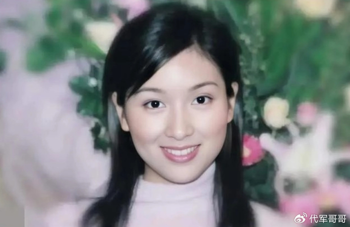 “最美亚姐”杨恭如:被一巴掌毁掉星途,如今49岁无人问津