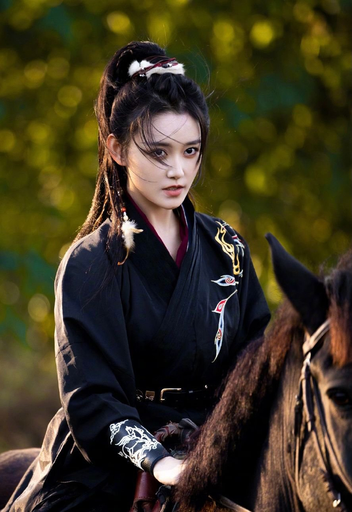 蒋依依《墨雨云间》一身黑衣造型路透来了|蒋依依|路透|墨雨云间_新浪