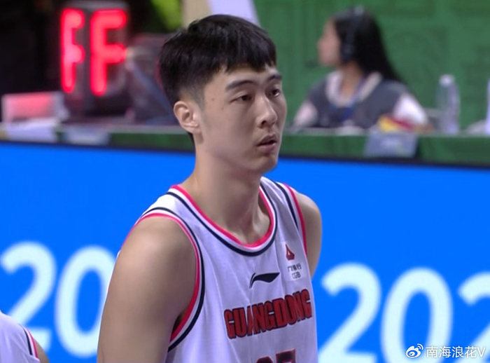 cba大冲突!广东队旧将与任骏飞打了起来,1人违体1人被驱逐出场|任骏飞