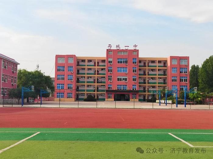 济宁西城高中图片
