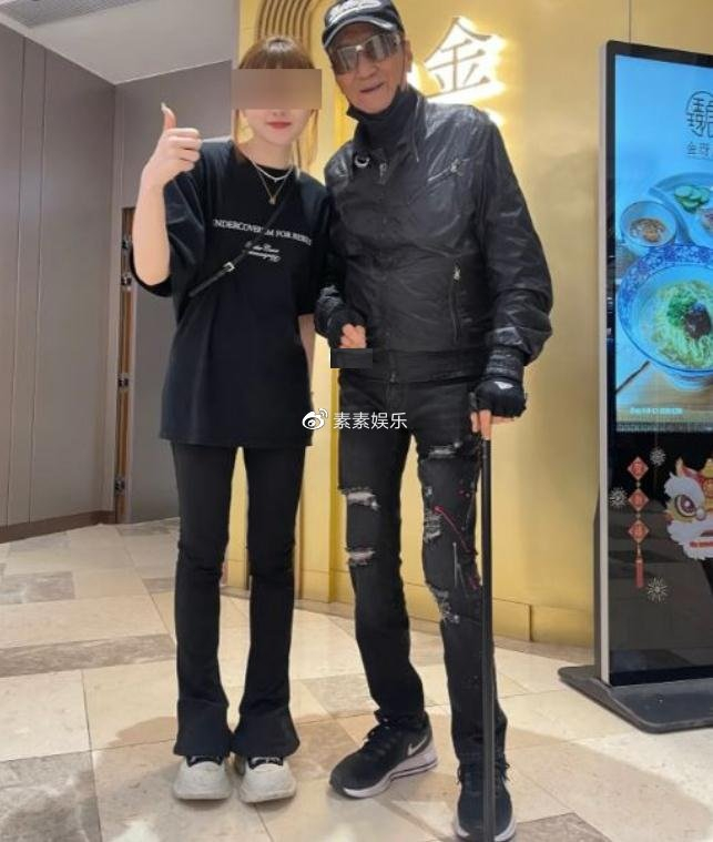 86岁谢贤现身,腿部消瘦靠枴杖支撑,这两年他是真的老了|马浚伟|合影|狄波拉|谢婷婷|林家栋_新浪新闻