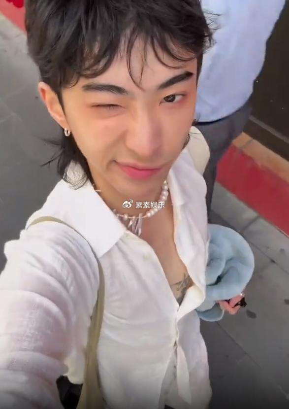 在众多星二代之中,小哈利在国外的生活真的很不一般,尤其是他所呈现的