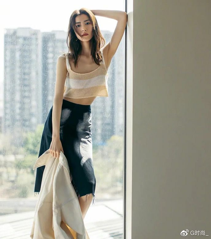 露脐装随便拍拍都是大片,巴掌腰又来夺命了|刘雯|巴掌|大片_新浪新闻