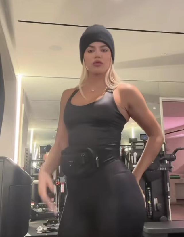 高强度操作,顶级腰臀比厉害|卡戴珊|科勒·卡戴珊|健身_新浪新闻