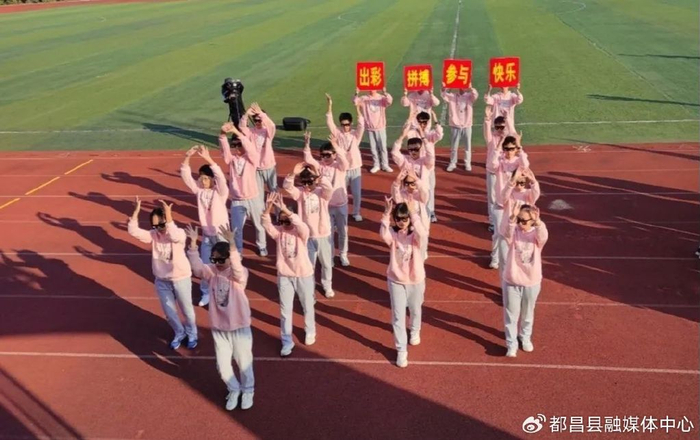 共享校运盛会同谱青春华章都昌二中第二十五届田径运动会开幕式