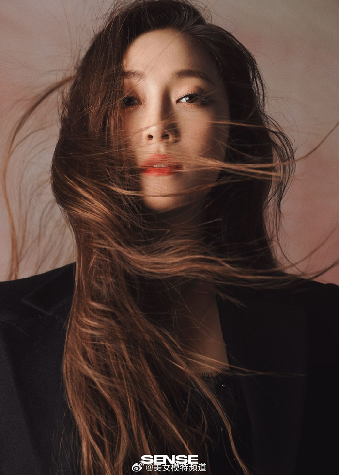 郑秀妍高级清冷感大片释出 着修身长裙尽显魅惑迷人