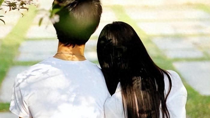 男友妈宝男，第一次去他家他妈妈给我50元红包，回来后我想分手