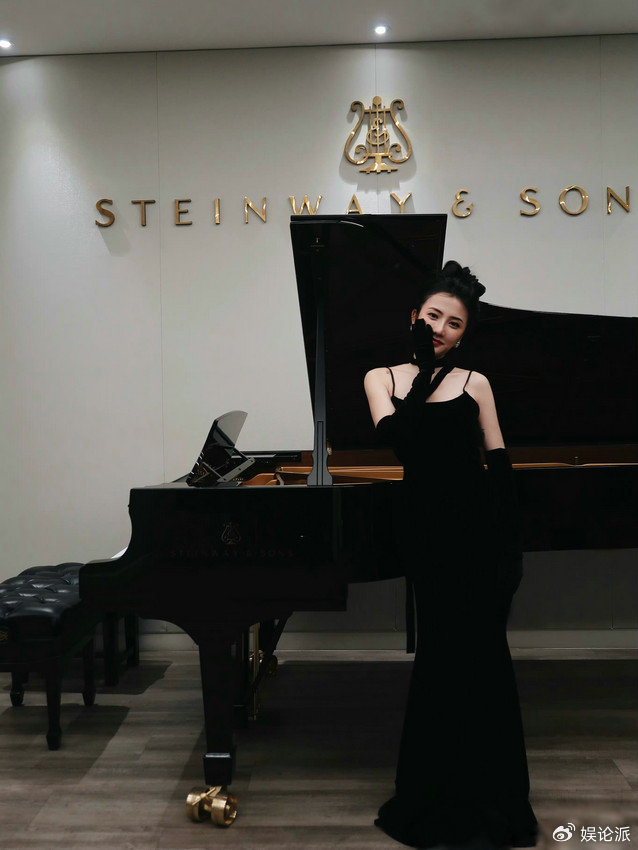 师从于美籍俄裔女高音svetlana strezeva和中南大学欧阳琴教授