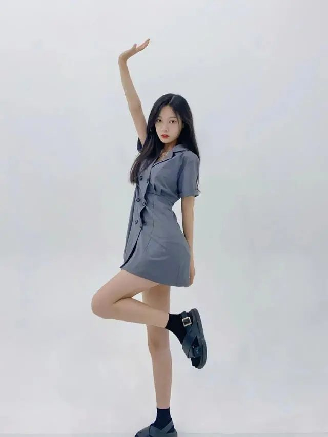 万能站姿拍照姿势7个让你更美的姿势动作简约显瘦又耐看