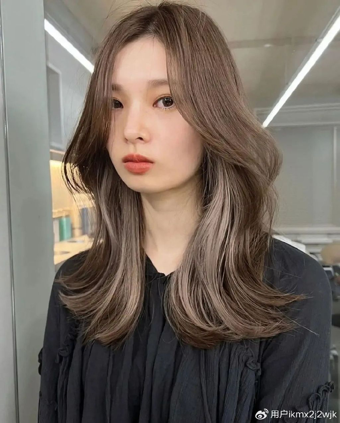 一头巧克力发色可以说已经很心动了,但是看久了也容