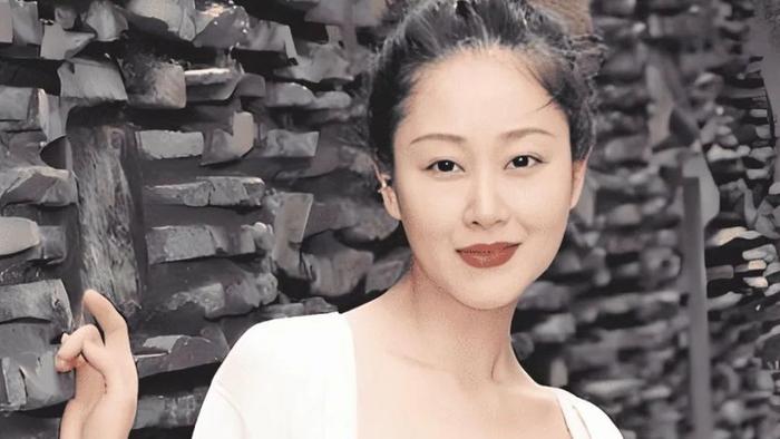 原来她早已离世！结婚10年被丈夫绿8次，年仅43岁抑郁自杀