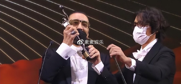 86岁谢贤现身,腿部消瘦靠枴杖支撑,这两年他是真的老了|马浚伟|合影|狄波拉|谢婷婷|林家栋_新浪新闻