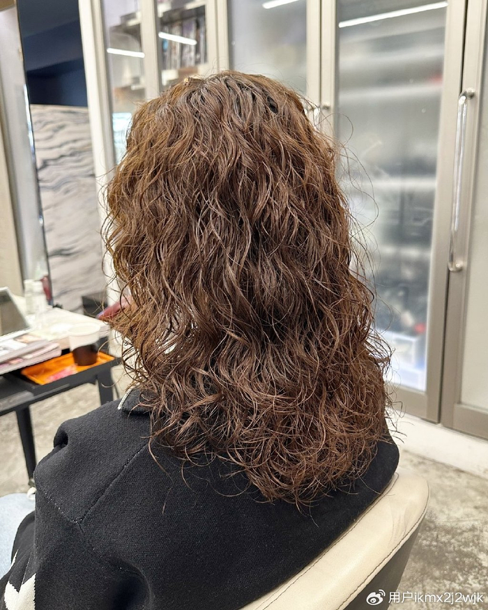 全头烫卷卷,蓬松时尚真洋气|发型|时尚|头发_新浪新闻