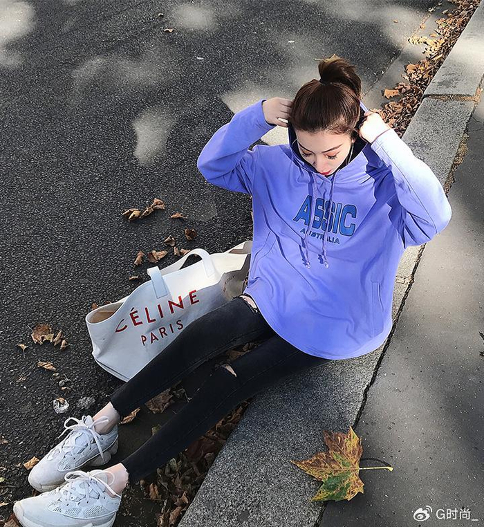 卫衣在大家印象里都只有休闲运动感,其实通过颜色或者搭配某一件单品