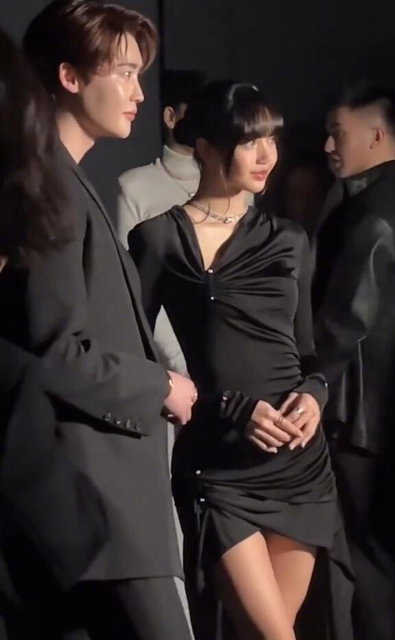 lisa和男爱豆互动,两人显得很般配,网友感叹,可惜她有传闻男友|金珉奎