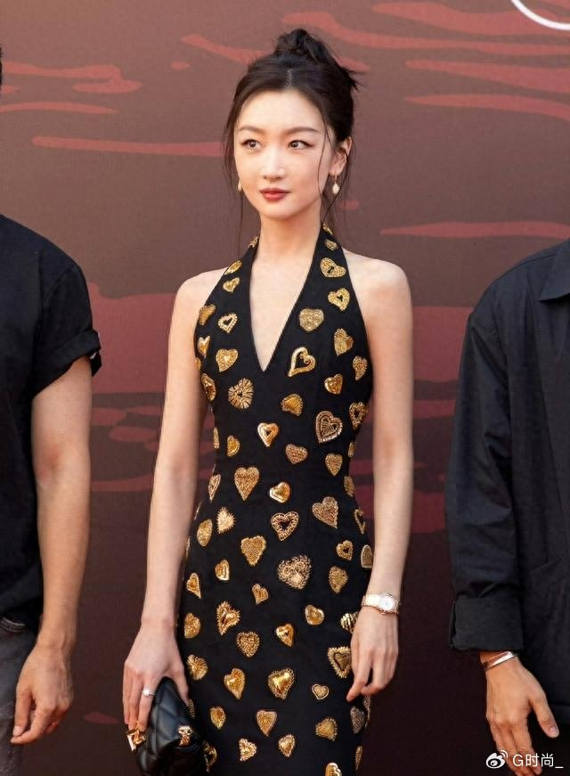 周冬雨终于选对衣服了不得不说这个风格真的太适合她了
