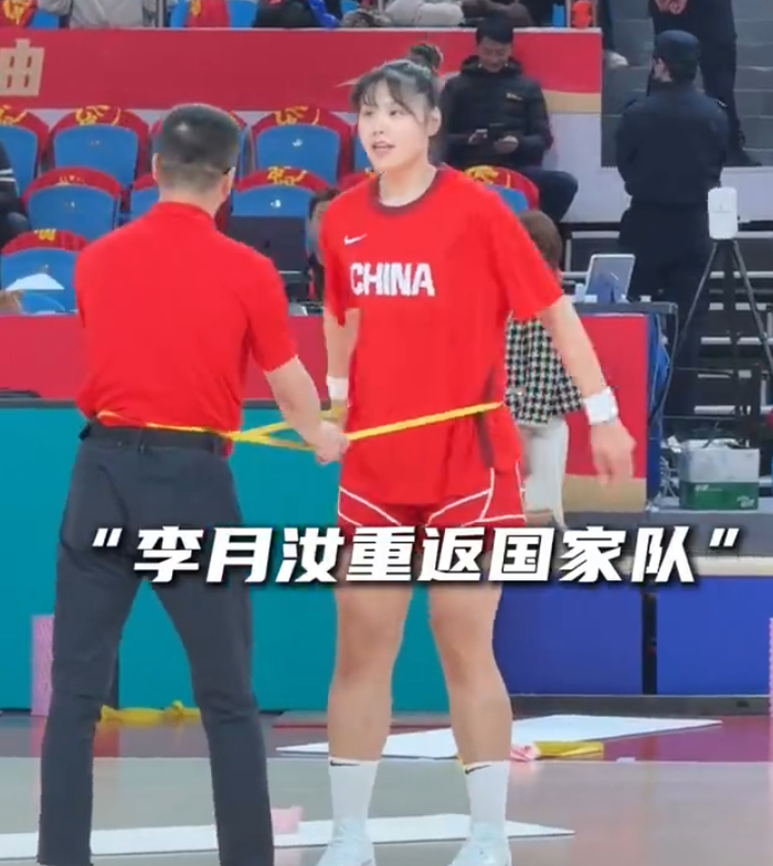 女篮四大中锋归位!宫鲁鸣甜蜜烦恼怎排兵?陈明伶改PF留12人名单?|张子宇|刘禹彤|热身赛|李月汝|韩旭_新浪体育_新浪新闻