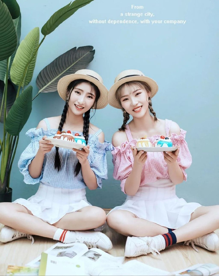 以下"闺蜜照"姿势学起来,拍照又甜又好看|闺蜜|姿势|两个人_新浪新闻