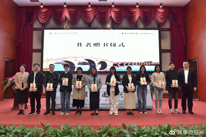 发布会上也做了精彩发言,他作为四十年多年的新闻从业者,文字工作者