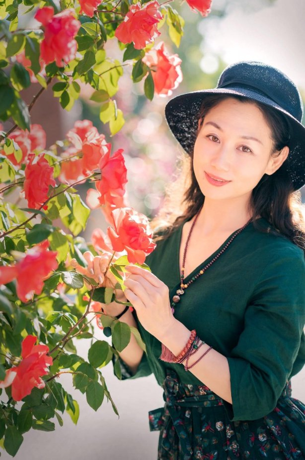 中年女性拍照,给你9个拍照姿势,优雅好看照片随便拍|姿势|中年女性